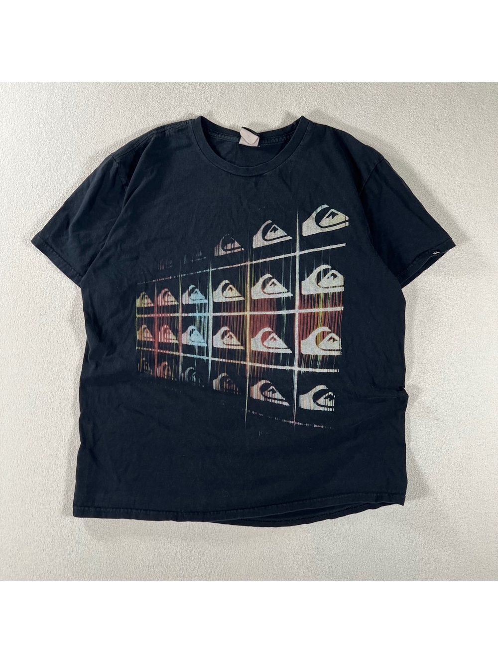 Vintage Y2K Quiksilver graphic logo tee Size S